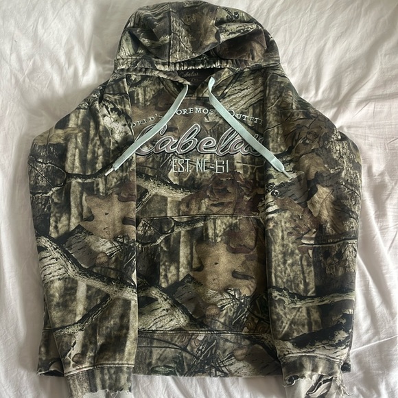 Vintage Trendy tree camo hoodie with unique rip design on sleeves - Picture 1 of 4